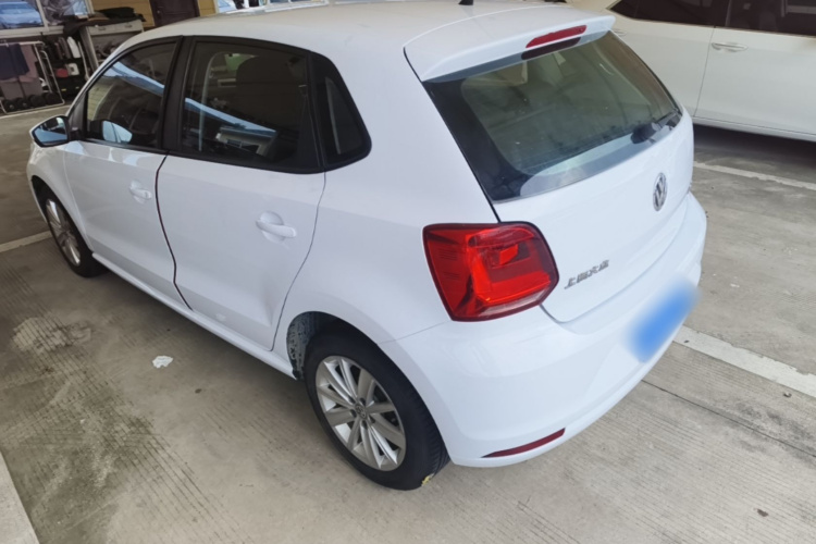 Volkswagen Polo 2015 car image #7