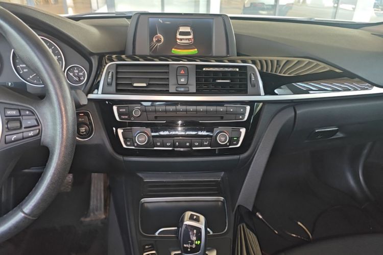 BMW 3 Series 2017 #17 BMW 3 Series 2017 car image #17