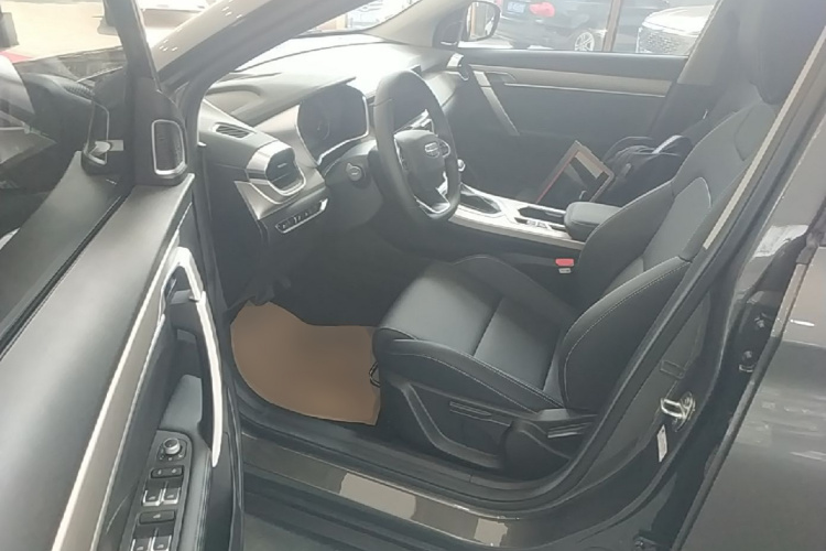 GEELY Coolray 2024 car image #16