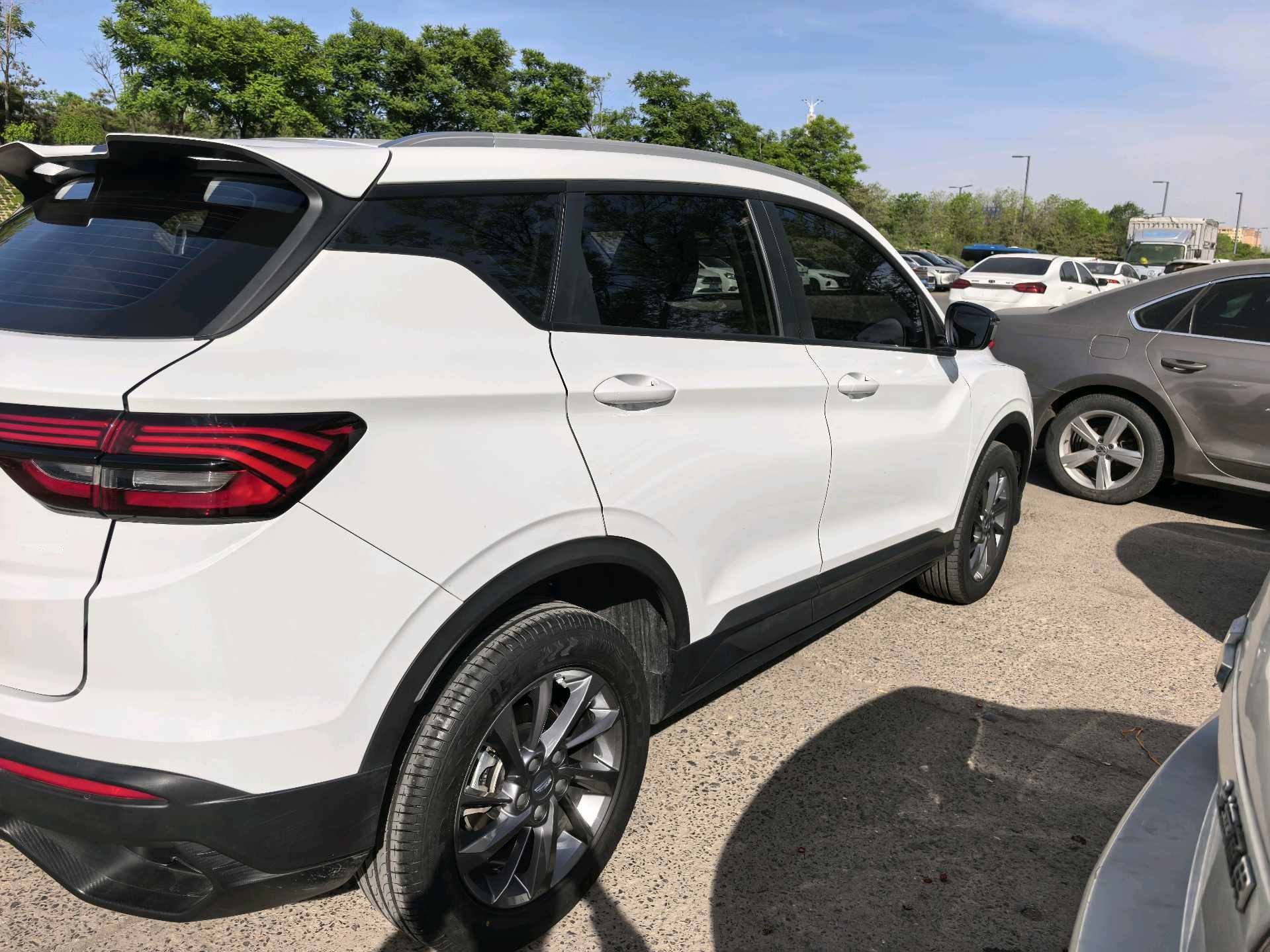 GEELY Coolray 2024 car image #2