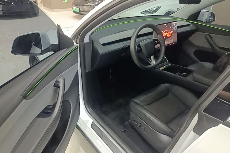 Tesla Model Y 2025 #16 Tesla Model Y 2025 car image #16