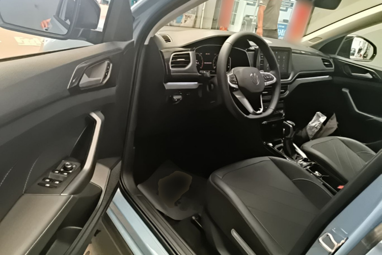 Volkswagen Tharu 2024 car image #16