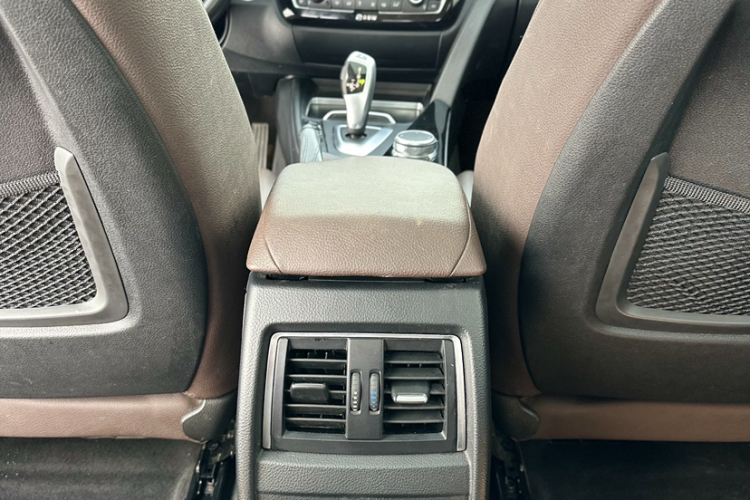 BMW 3 Series 2019 car image #22