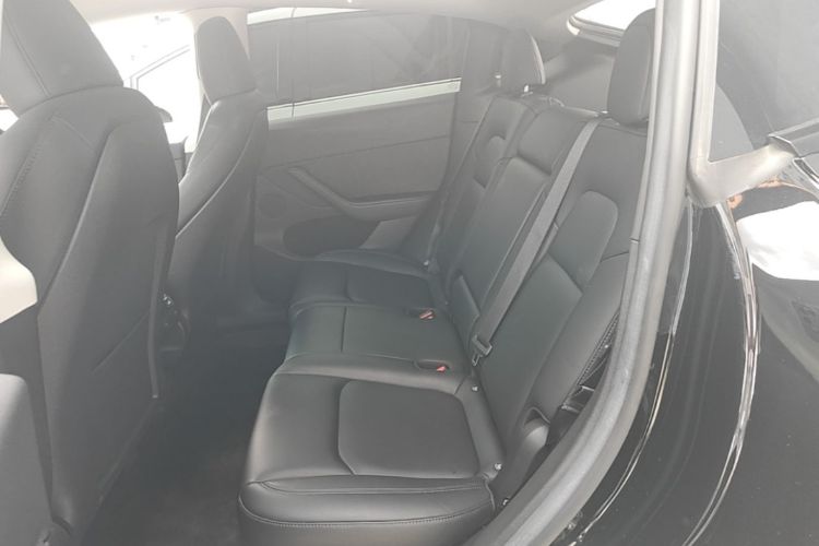 Tesla Model Y 2023 car image #17