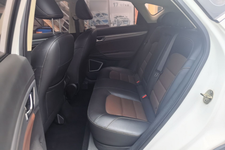 GEELY Emgrand GS 2018 car image #17