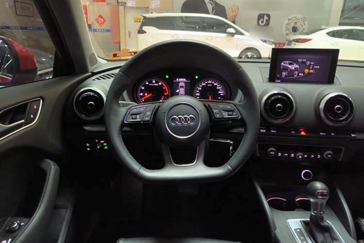 Audi A3 2018 car image #11