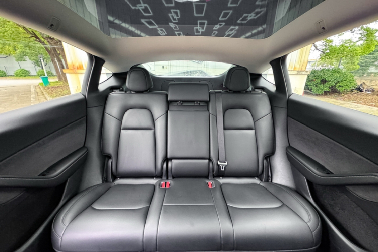 Tesla Model Y 2022 car image #14