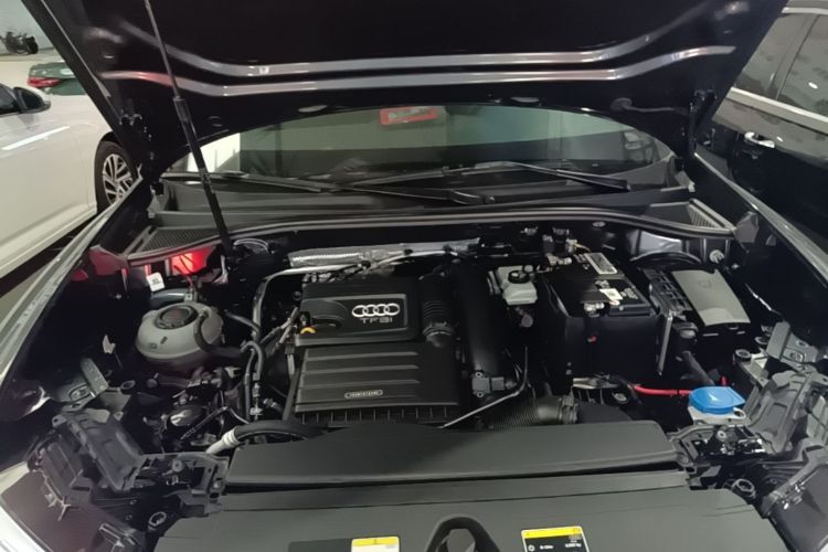 Audi Q3 2023 car image #20