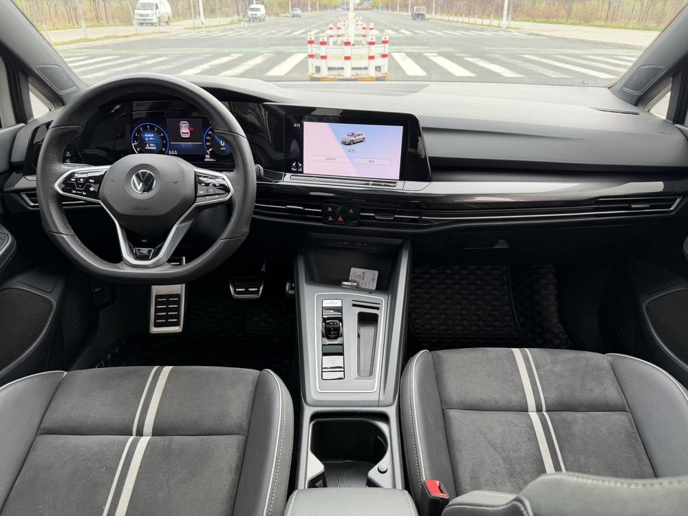 Volkswagen Golf 2022 car image #18