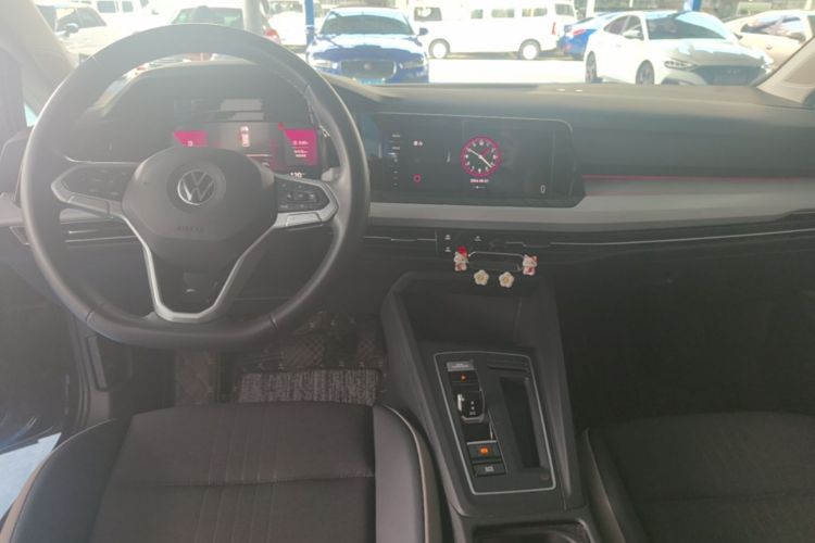 Volkswagen Golf 2022 car image #10