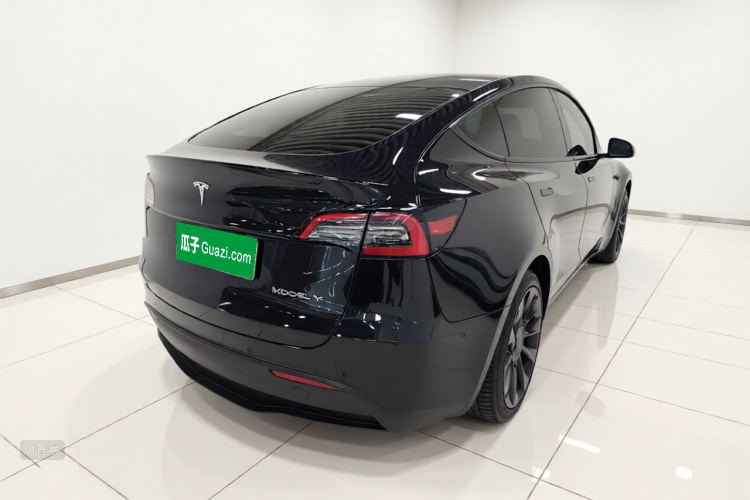 Tesla Model Y 2023 car image #7