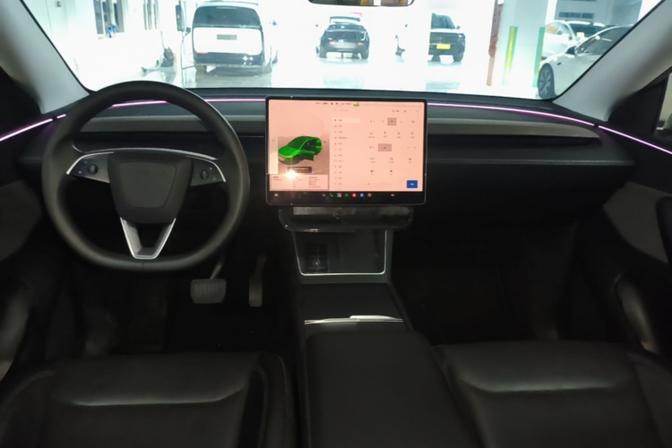 Tesla Model Y 2025 #10 Tesla Model Y 2025 car image #10