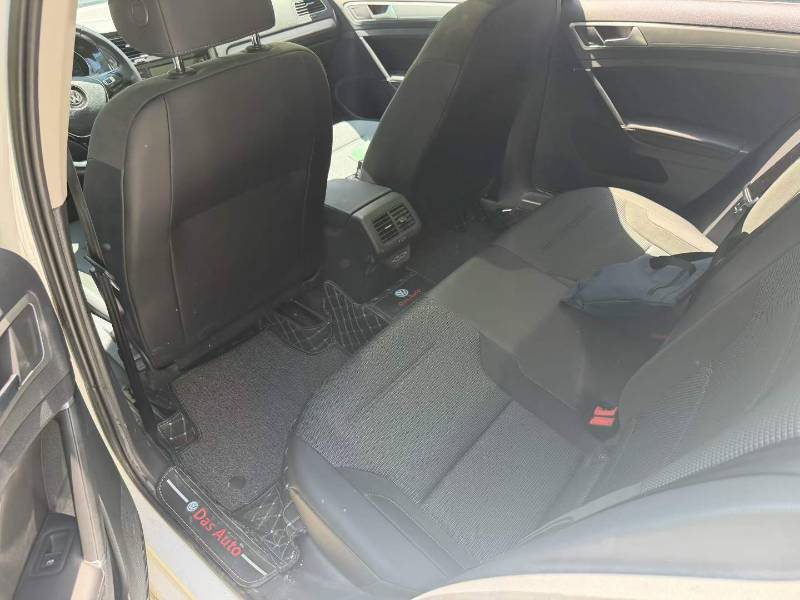 Volkswagen Golf 2019 car image #3