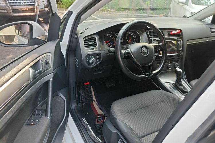 Volkswagen Golf 2015 car image #16