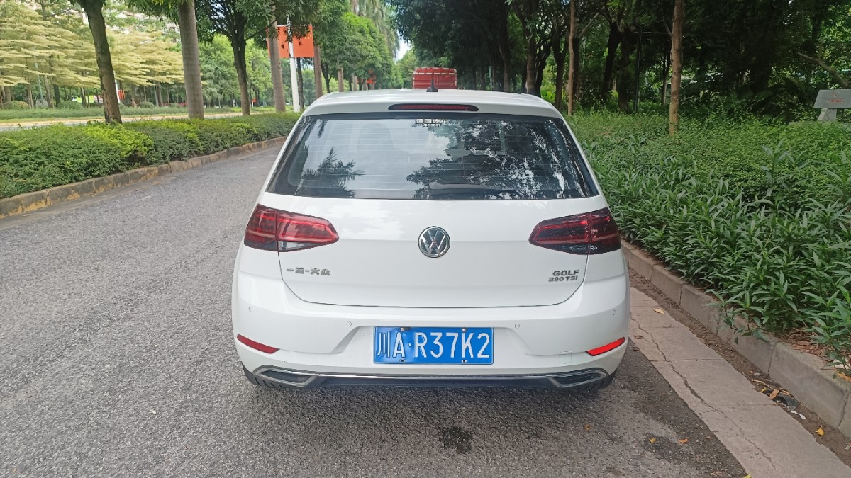 Volkswagen Golf 2019 car image #5