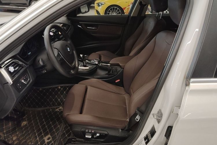 BMW 3 Series 2019 car image #15