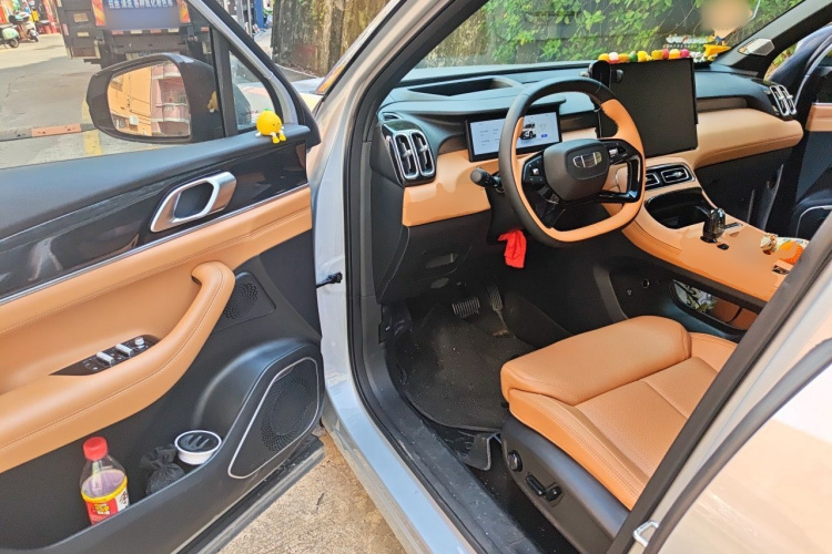 GEELY Boyue L 2025 car image #9