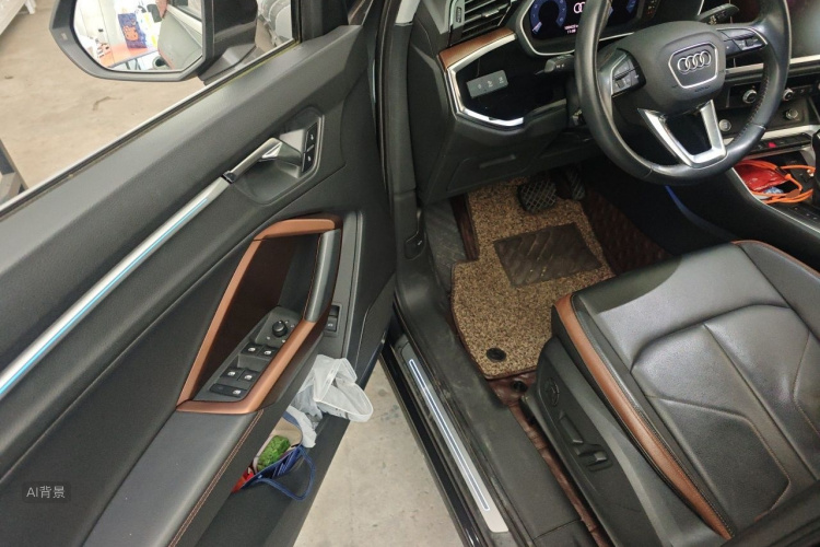 Audi Q3 2019 car image #18