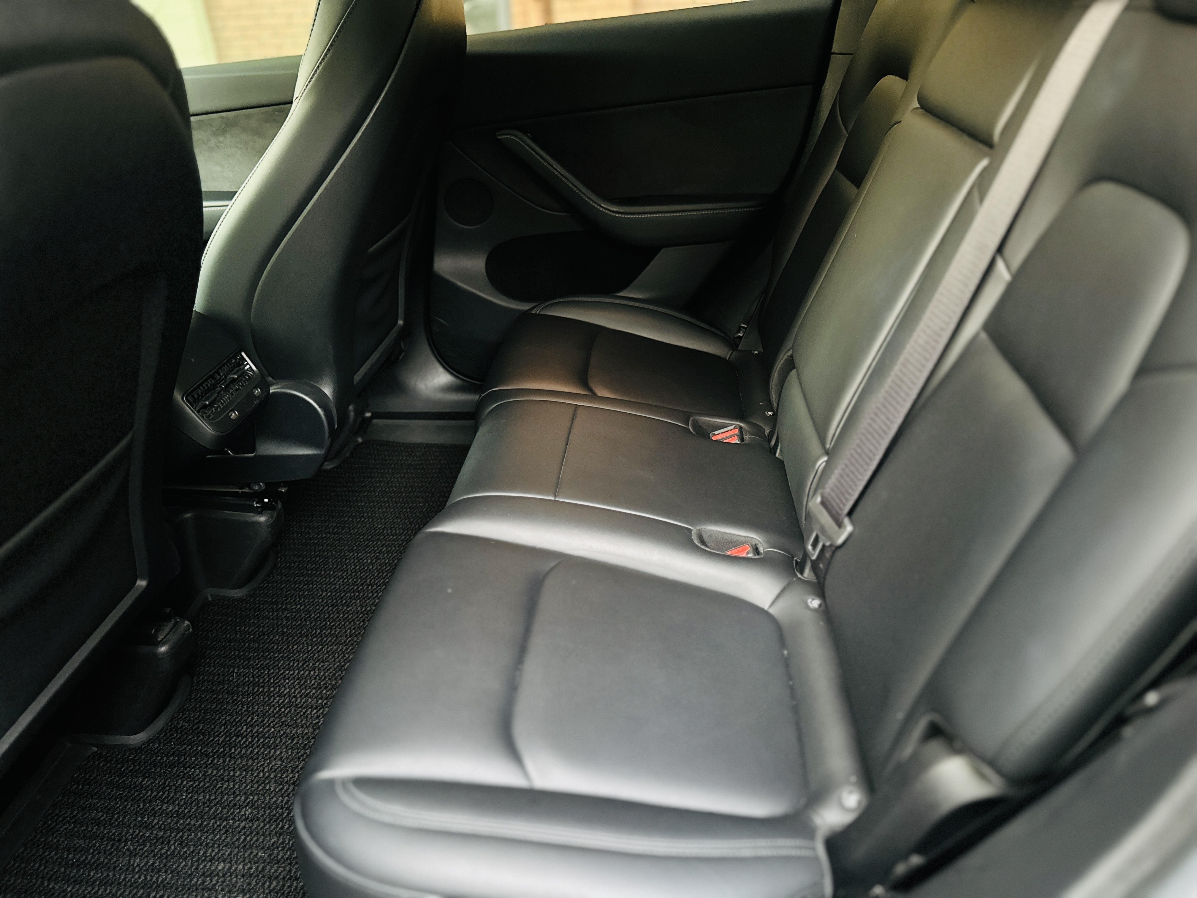 Tesla Model Y 2023 car image #9