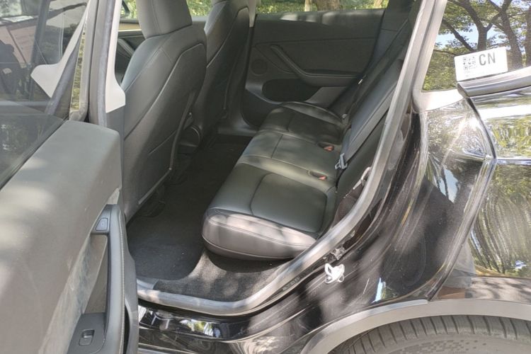 Tesla Model Y 2022 car image #17