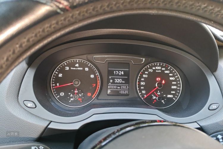 Audi Q3 2018 car image #13