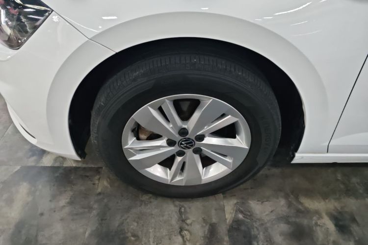 Volkswagen Polo 2022 car image #9