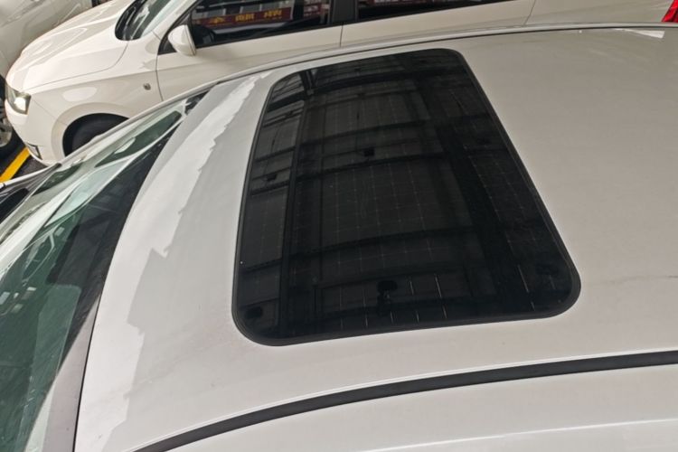Toyota Corolla Hybird E+ 2019 immagine di auto #25