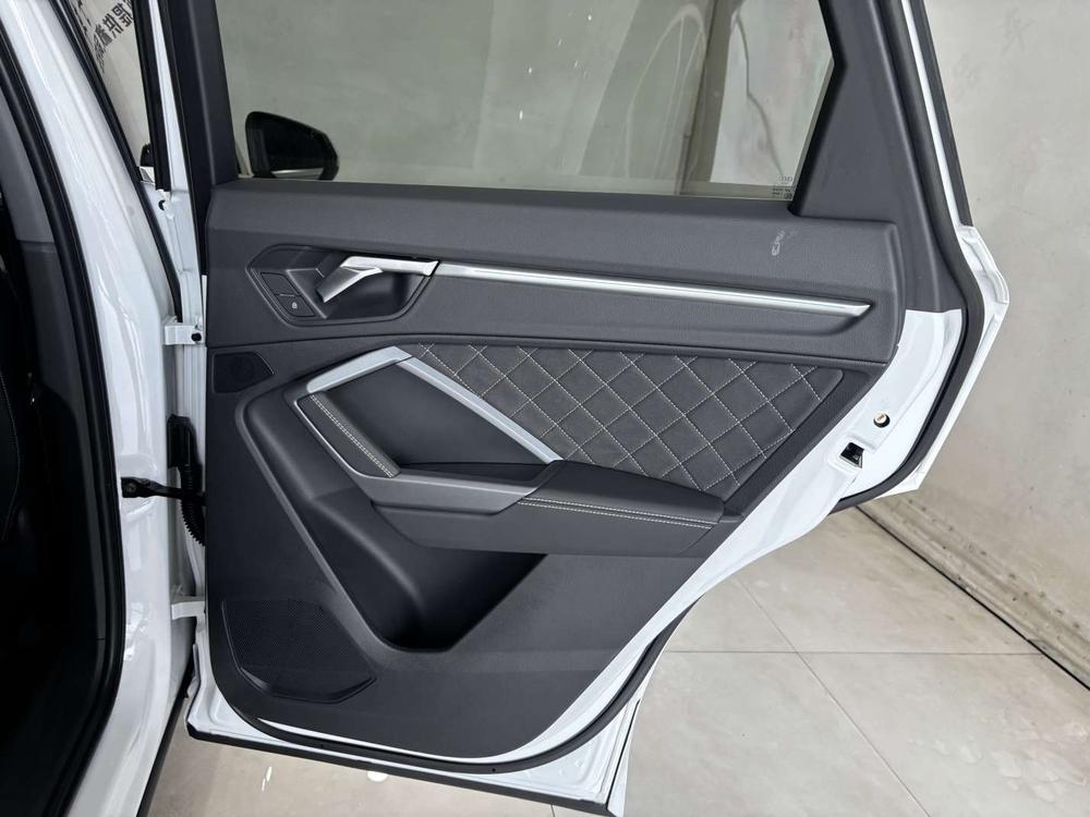 Audi Q3 2025 صورة سيارة #14