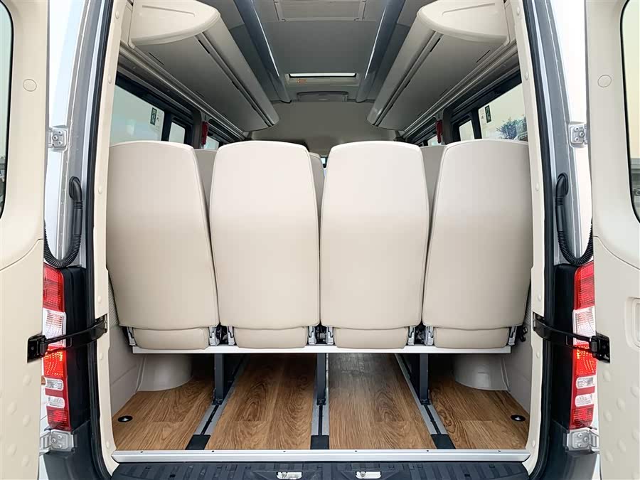 Mercedes-Benz Sprinter 2019 car image #21
