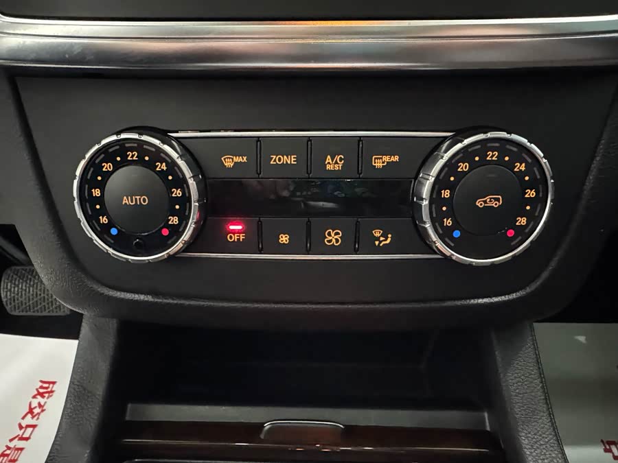 Mercedes-Benz M Class 2015 car image #21