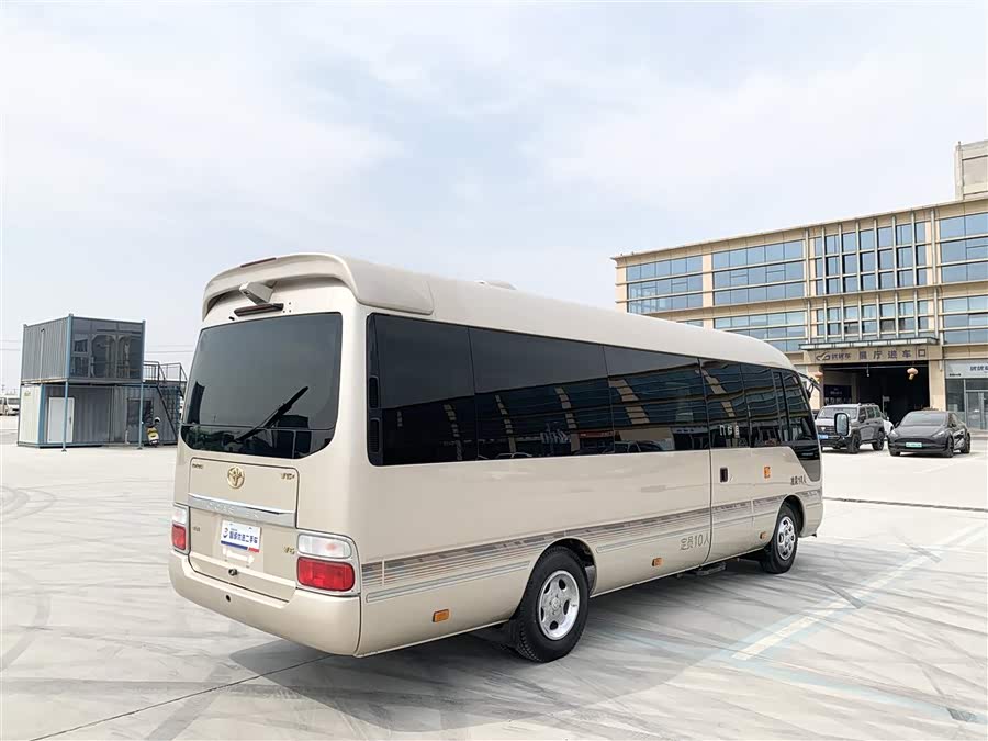 Toyota Coaster 2017 изображение автомобиля #21