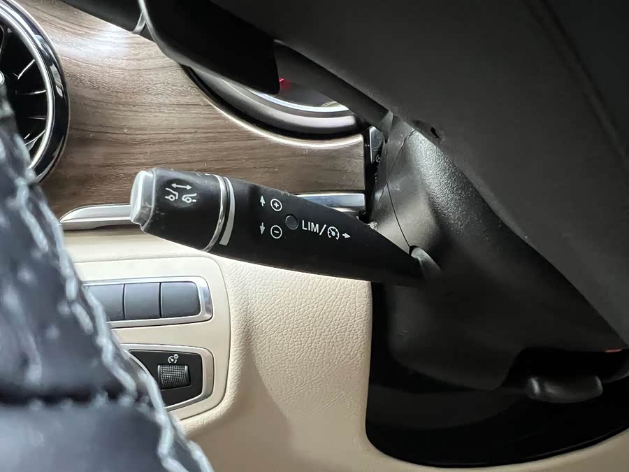 Mercedes-Benz V Class 2022 immagine di auto #21