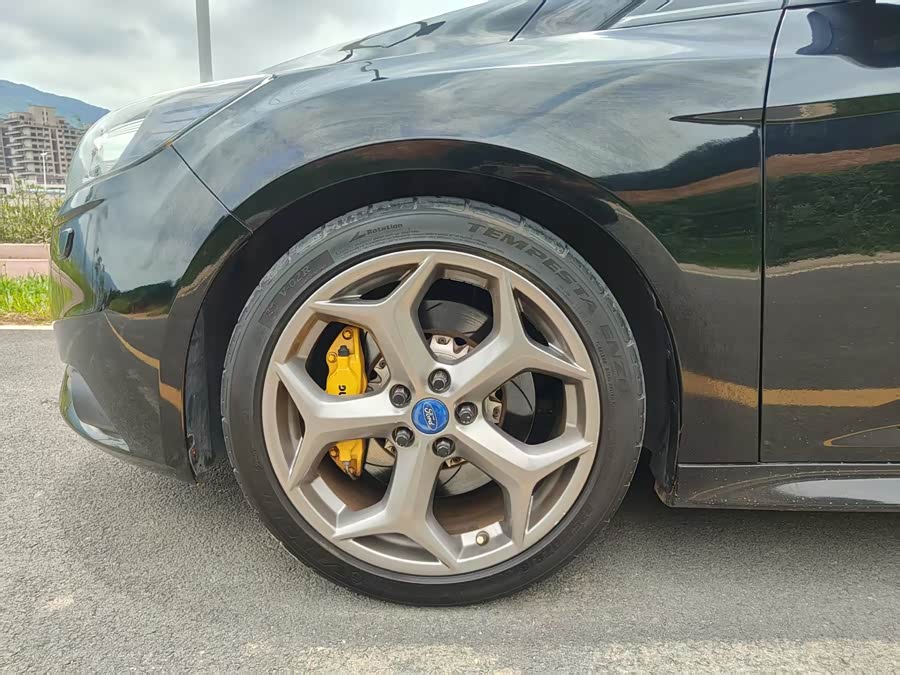 Ford Focus (Imported) 2014 car image #21