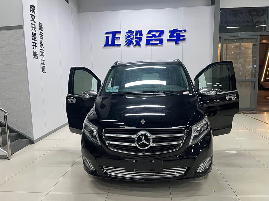 Mercedes-Benz V Class 2018 immagine di auto #21