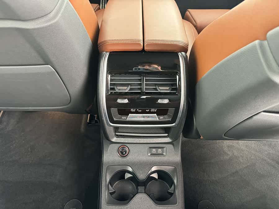 BMW X7 2020 car image #21