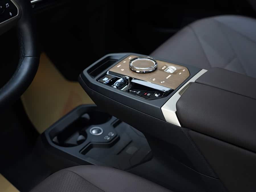 BMW iX 2023 car image #21