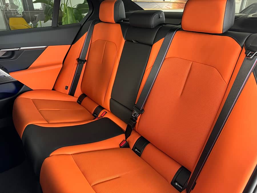 BMW M5 New Energy immagine di auto #21