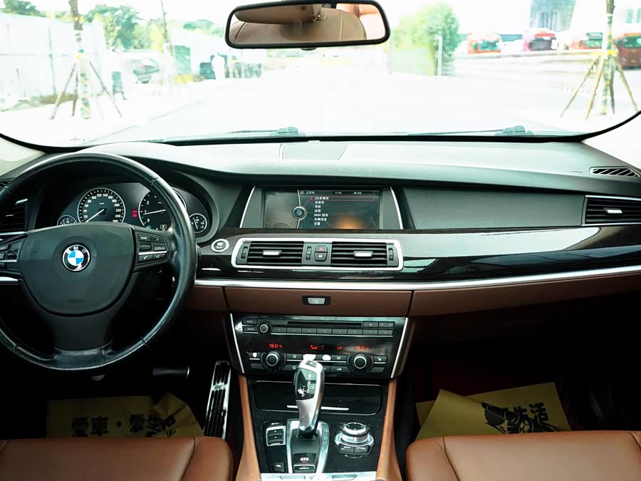 BMW 5 Series GT 2012 immagine di auto #21