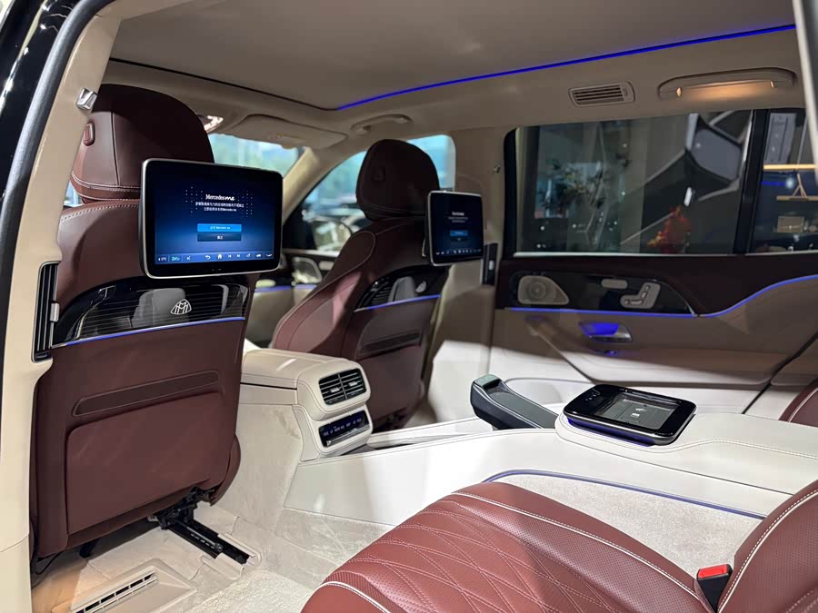 Mercedes-Benz Maybach GLS 2024 صورة سيارة #21