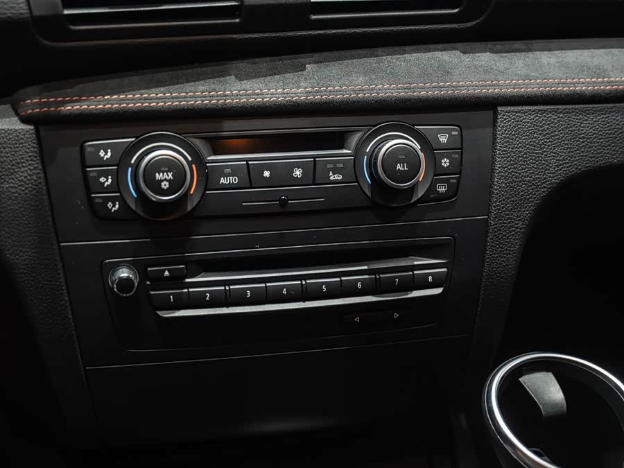 BMW 1 Series M 2012 car image #21