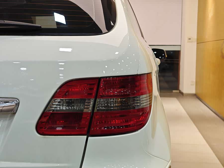 Mercedes-Benz B Class 2011 car image #21