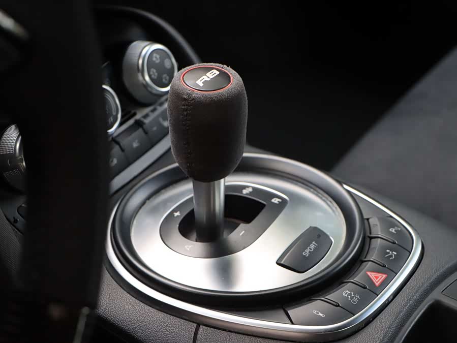 Audi R8 2012 immagine di auto #21