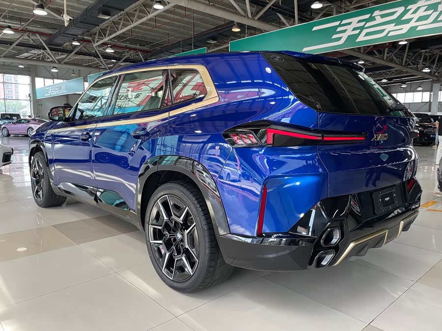 BMW XM 2024 immagine di auto #21