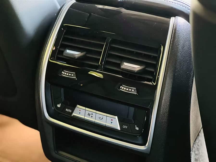 BMW XM 2025 car image #21