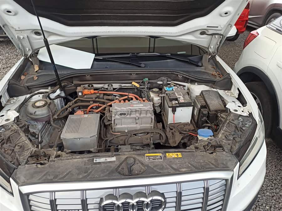 Audi Q2L e-tron 2021 صورة سيارة #21