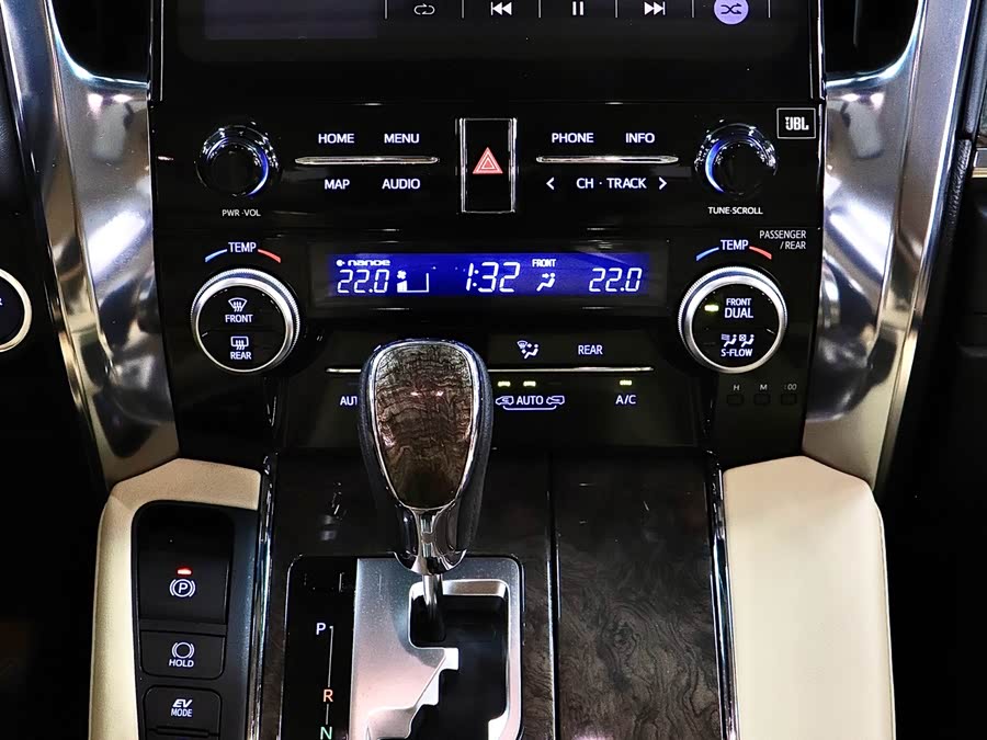 Toyota Alphard 2021 #21 Toyota Alphard 2021 car image #21