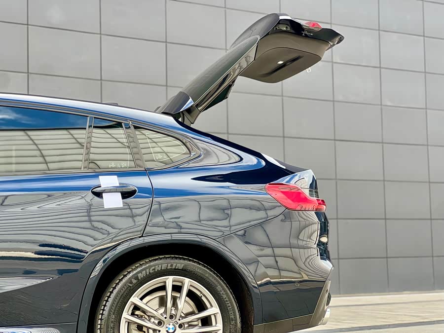 BMW X4 2020 car image #21