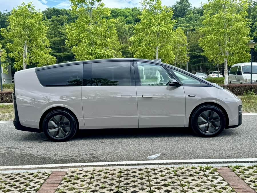 理想汽车 理想MEGA 2024 汽车图片 #21