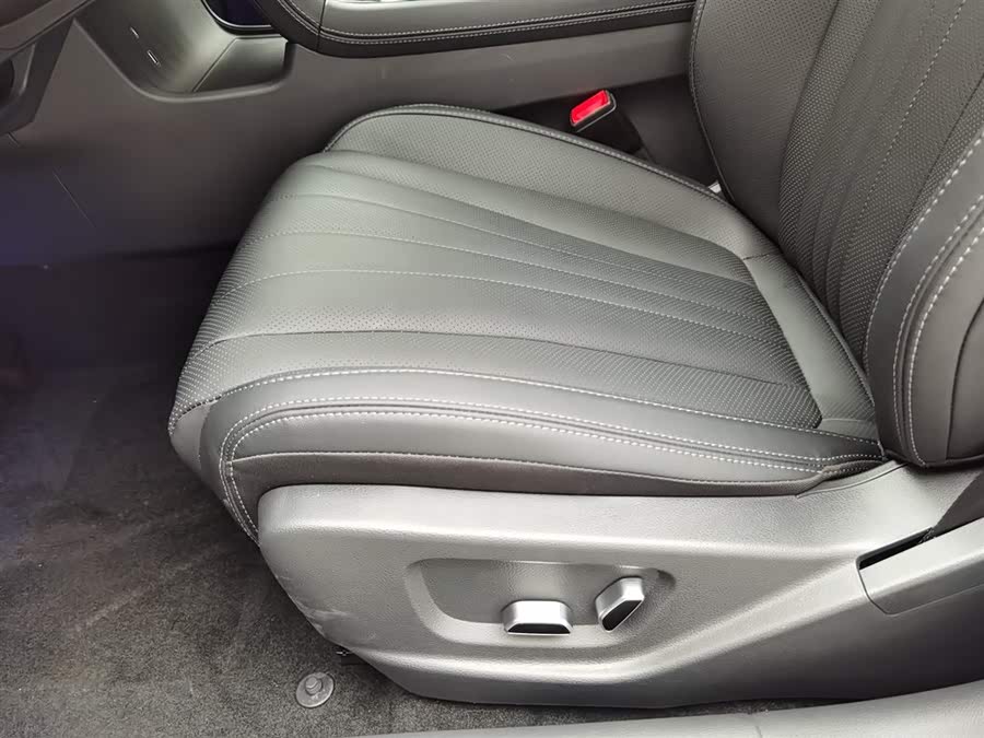 HongQi H5 PHEV 2025 #21 HongQi H5 PHEV 2025 car image #21