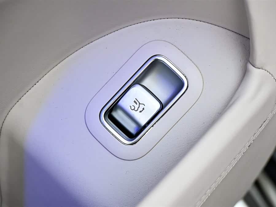 Mercedes-Benz Maybach GLS 2024 imagen de coche #21